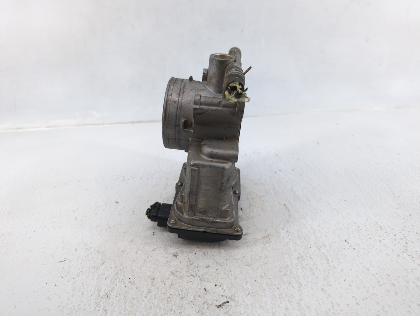 2006-2009 Ford Fusion Throttle Body P/N:6E5G-9F991-A Fits Fits 2006 2007 2008 2009 OEM Used Auto Parts - Oemusedautoparts1.c