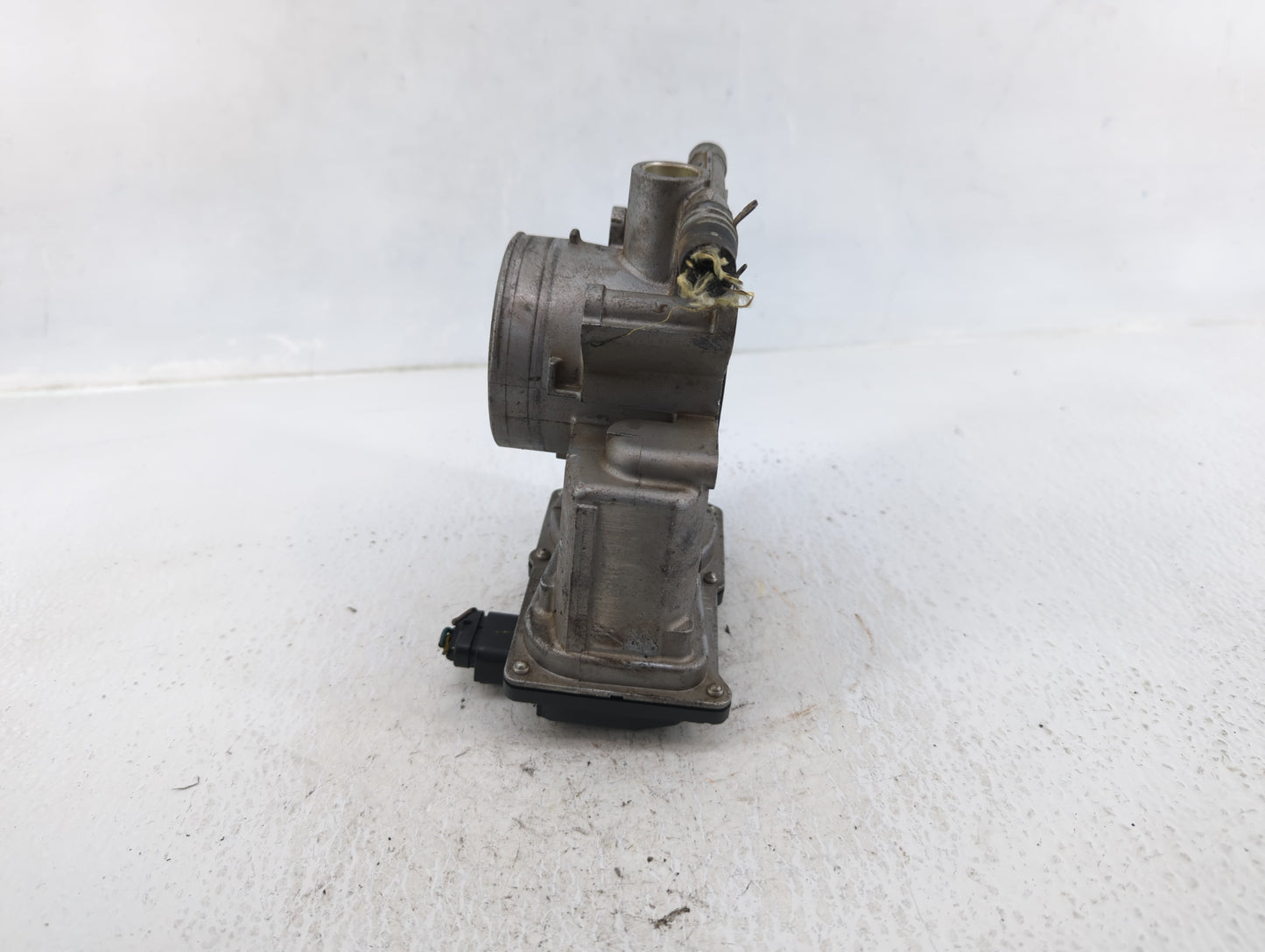 2006-2009 Ford Fusion Throttle Body P/N:6E5G-9F991-A Fits Fits 2006 2007 2008 2009 OEM Used Auto Parts - Oemusedautoparts1.c