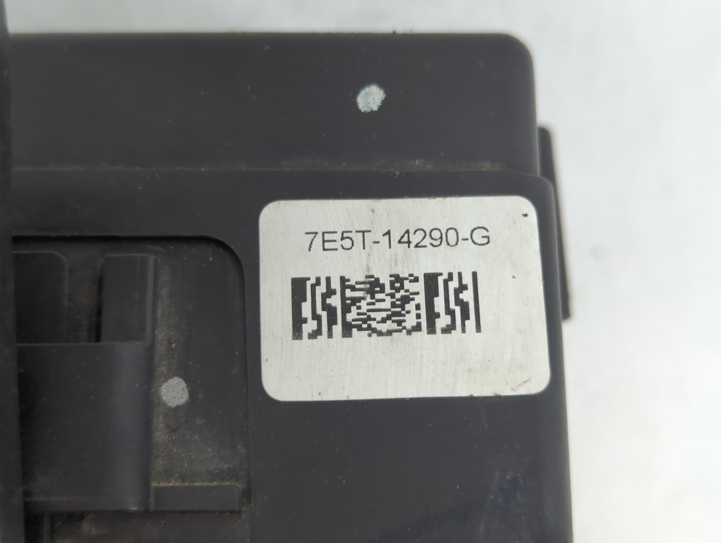 2006-2009 Ford Fusion Fusebox Fuse Box Panel Relay Module P/N:7E5T-14290-G Fits Fits 2006 2007 2008 2009 OEM Used Auto Parts