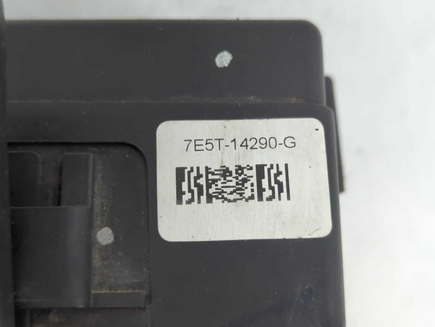 2006-2009 Ford Fusion Fusebox Fuse Box Panel Relay Module P/N:7E5T-14290-G Fits Fits 2006 2007 2008 2009 OEM Used Auto Parts