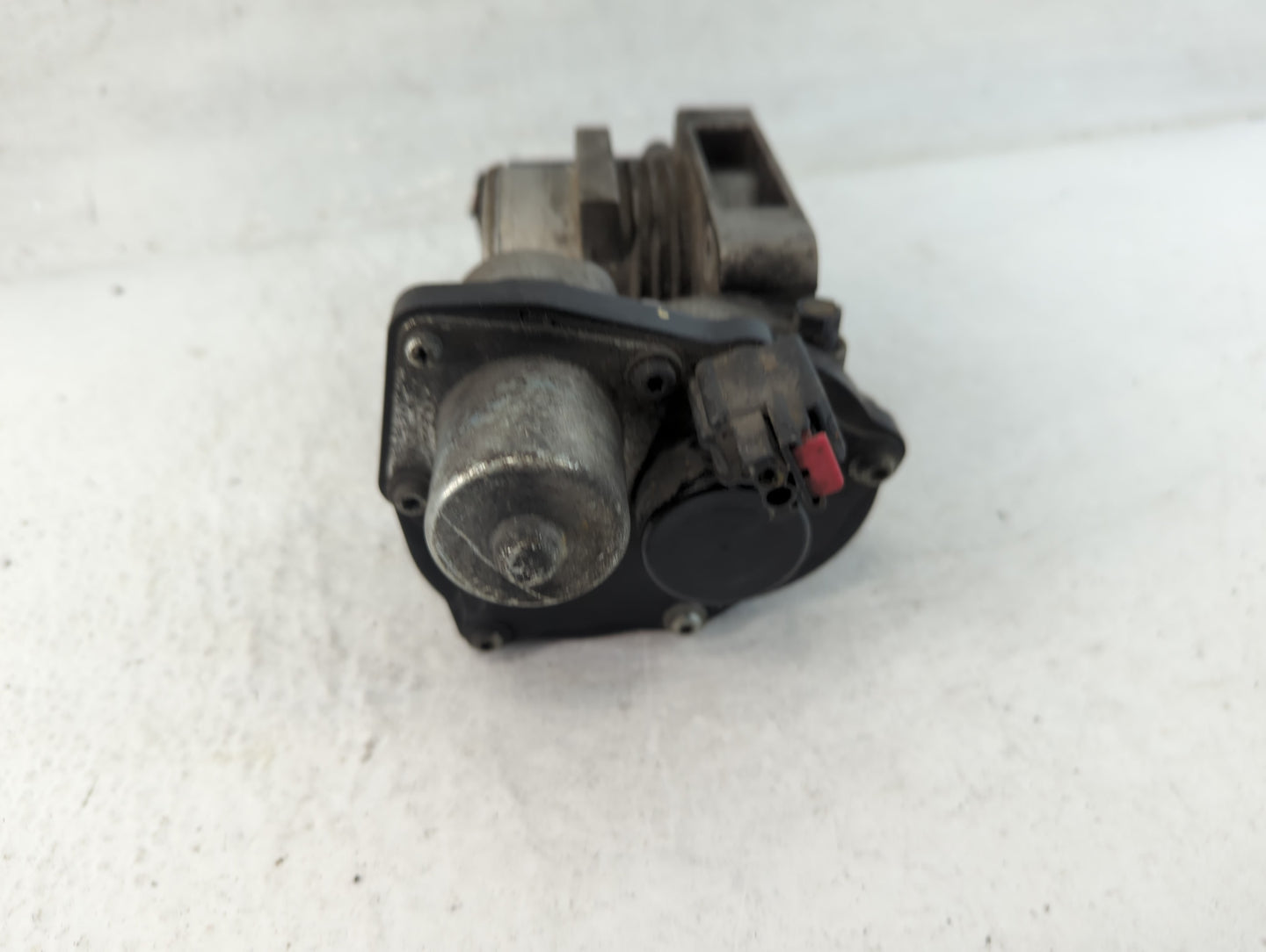 2006-2010 Ford Mustang Throttle Body P/N:0824063 6R3E-AA Fits OEM Used Auto Parts - Oemusedautoparts1.com