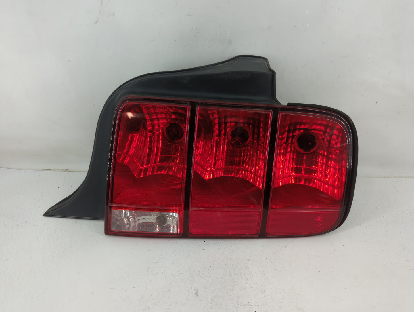 2005-2009 Ford Mustang Tail Light Assembly Passenger Right OEM Fits Fits 2005 2006 2007 2008 2009 OEM Used Auto Parts - Oemu
