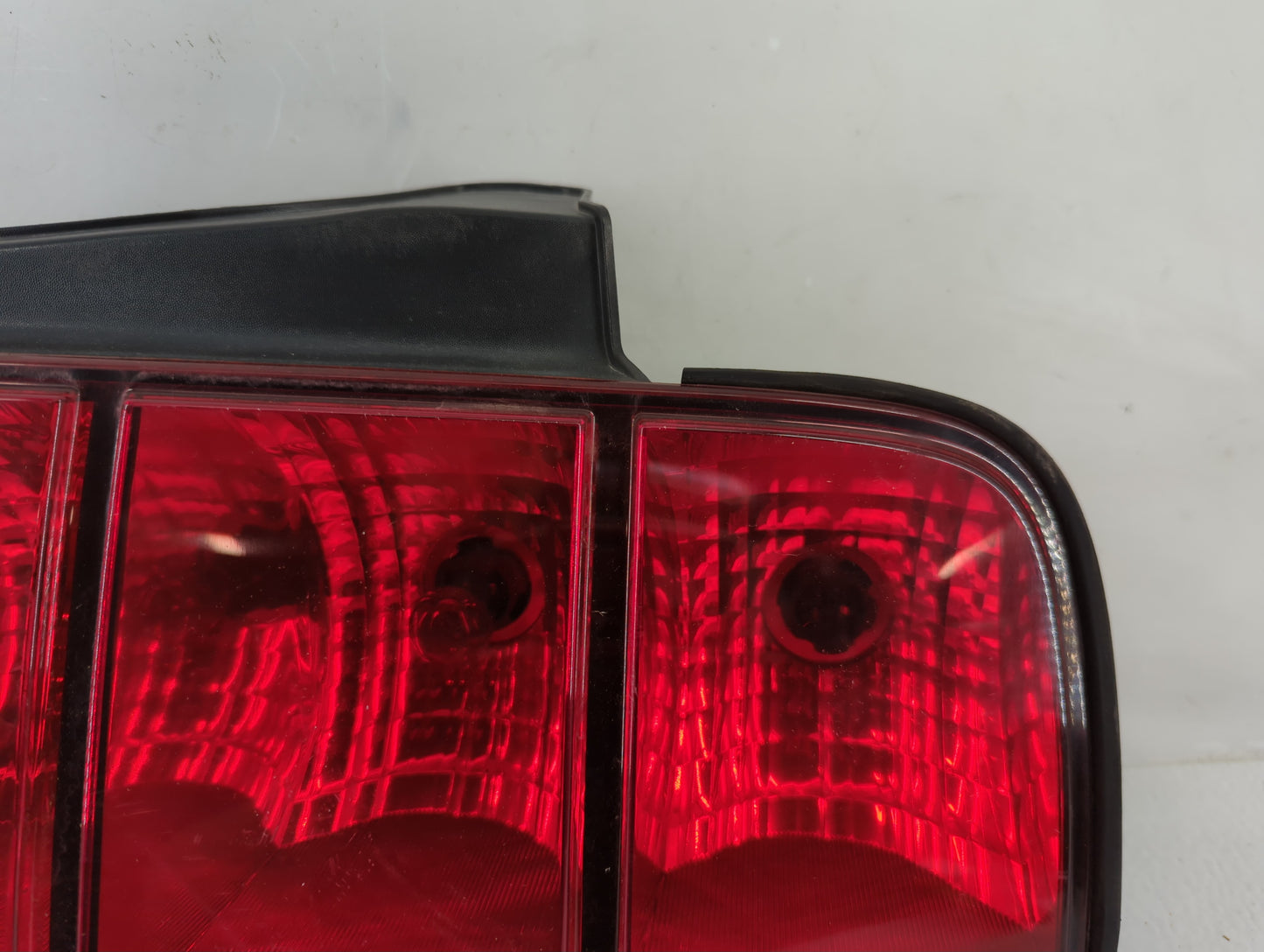 2005-2009 Ford Mustang Tail Light Assembly Passenger Right OEM Fits Fits 2005 2006 2007 2008 2009 OEM Used Auto Parts - Oemu