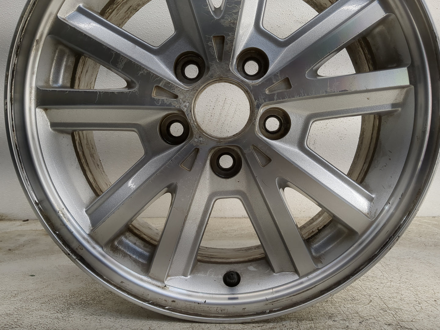 2005-2009 Ford Mustang Oem Wheel Rim - Oemusedautoparts1.com