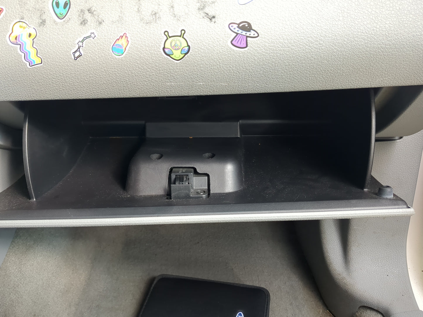 2007 Ford Mustang Passenger Glove Box Door Storage Compartment - Oemusedautoparts1.com