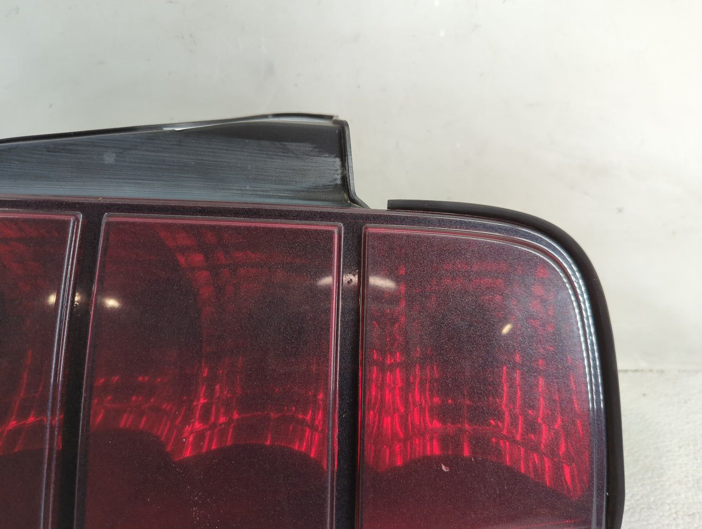 2005-2009 Ford Mustang Tail Light Assembly Passenger Right OEM P/N:6R3Z-13404-AB Fits Fits 2005 2006 2007 2008 2009 OEM Used