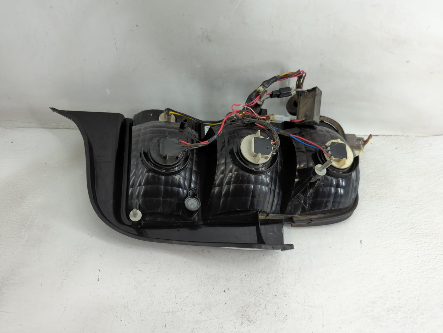 2005-2009 Ford Mustang Tail Light Assembly Passenger Right OEM P/N:6R3Z-13404-AB Fits Fits 2005 2006 2007 2008 2009 OEM Used