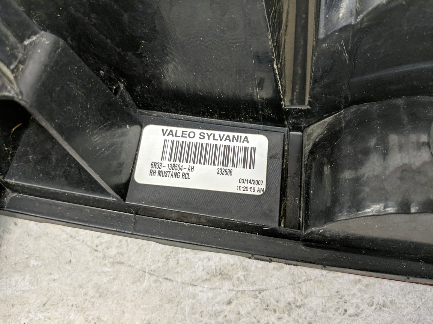 2005-2009 Ford Mustang Tail Light Assembly Passenger Right OEM P/N:6R33-13B504-AH Fits Fits 2005 2006 2007 2008 2009 OEM Use