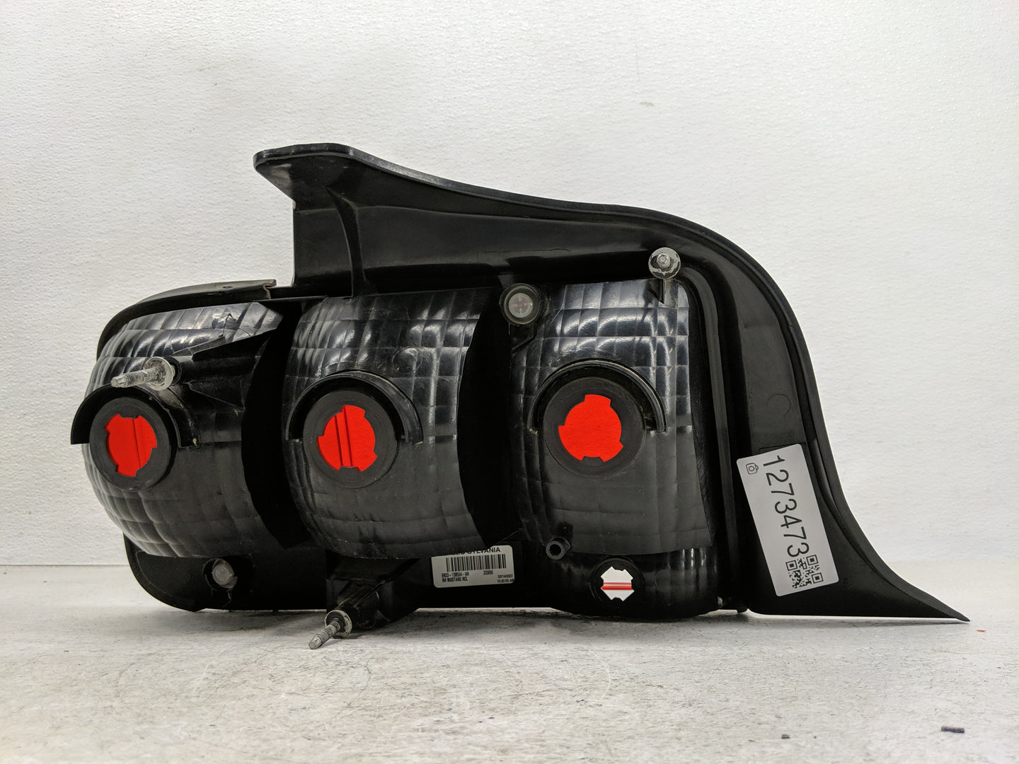 2005-2009 Ford Mustang Tail Light Assembly Passenger Right OEM P/N:6R33-13B504-AH Fits Fits 2005 2006 2007 2008 2009 OEM Use