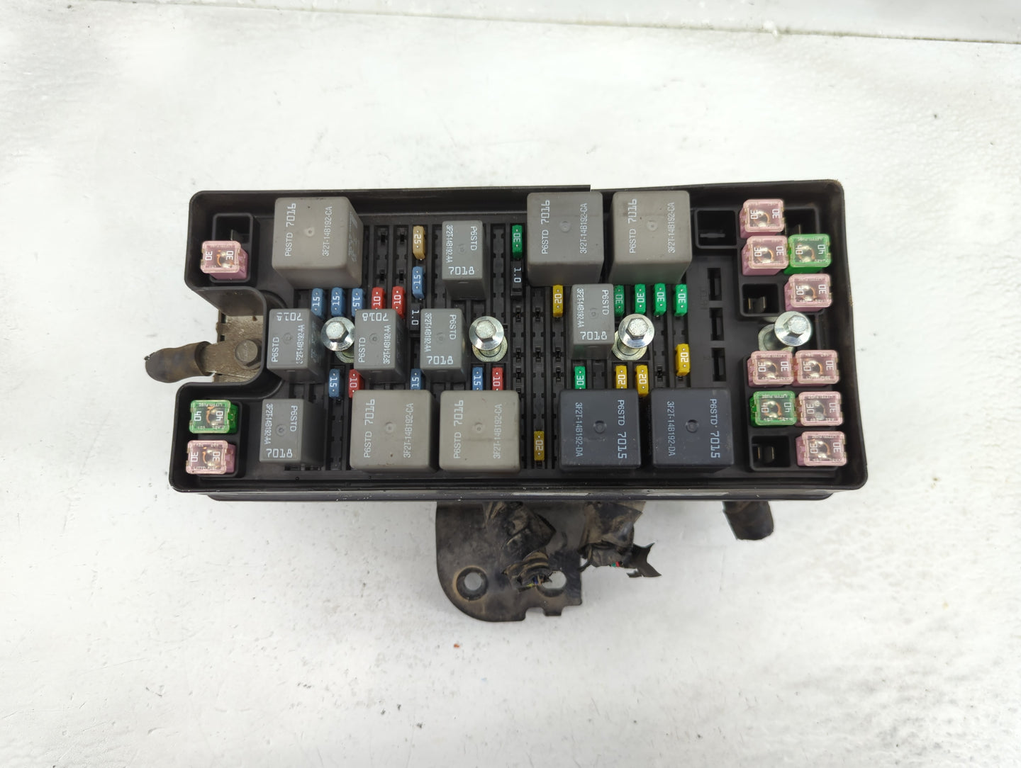 2007-2008 Ford Mustang Fusebox Fuse Box Panel Relay Module Fits Fits 2007 2008 OEM Used Auto Parts - Oemusedautoparts1.com