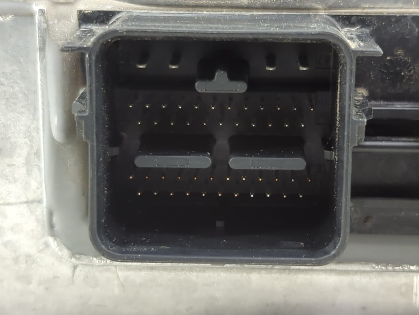 2007 Ford Mustang PCM Engine Control Computer ECU ECM PCU OEM P/N:UKQ-R3707 7R3A-12A650-ANA Fits OEM Used Auto Parts - Oemus