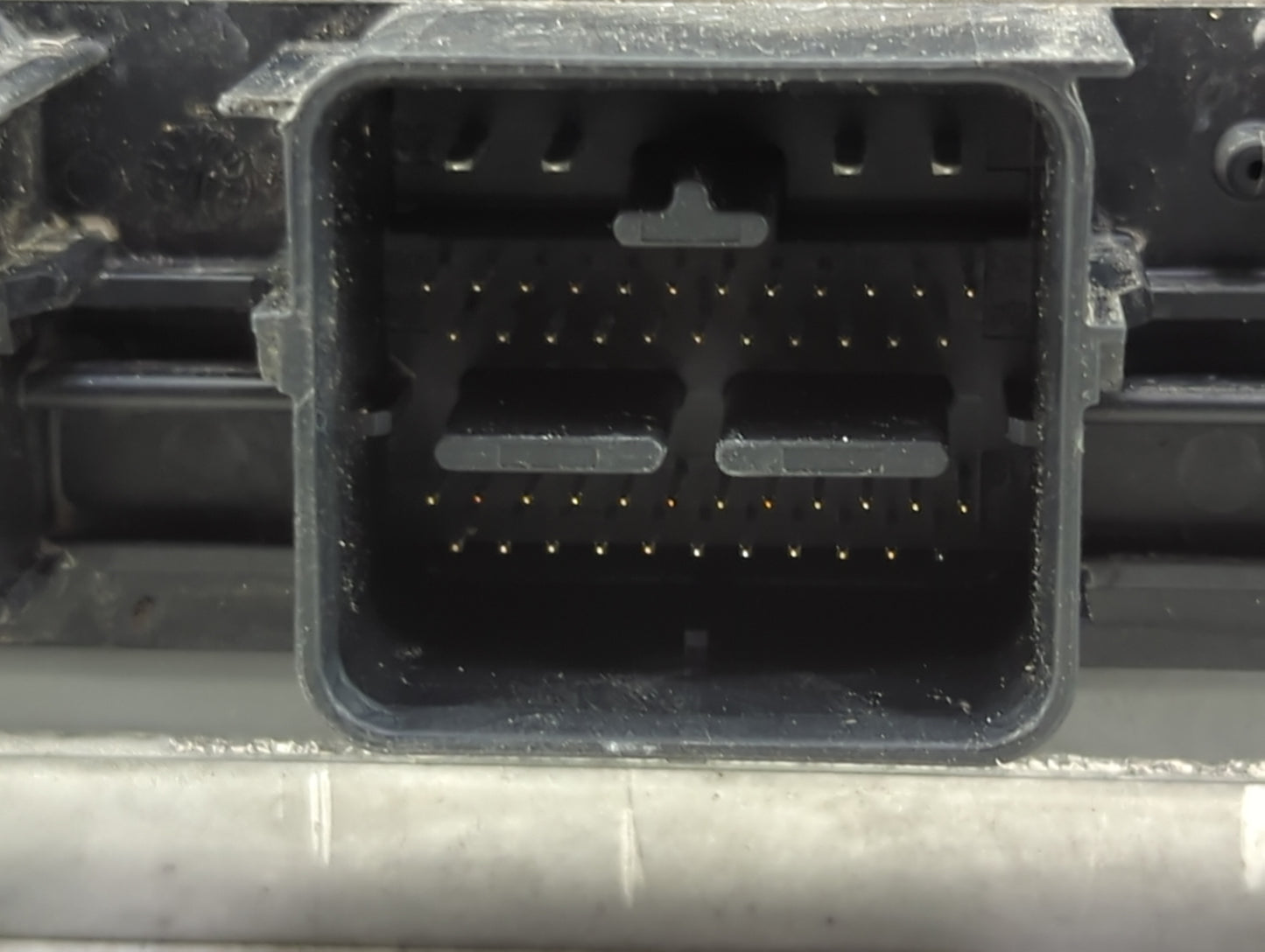 2007 Ford Mustang PCM Engine Control Computer ECU ECM PCU OEM P/N:UKQ-R3707 7R3A-12A650-ANA Fits OEM Used Auto Parts - Oemus