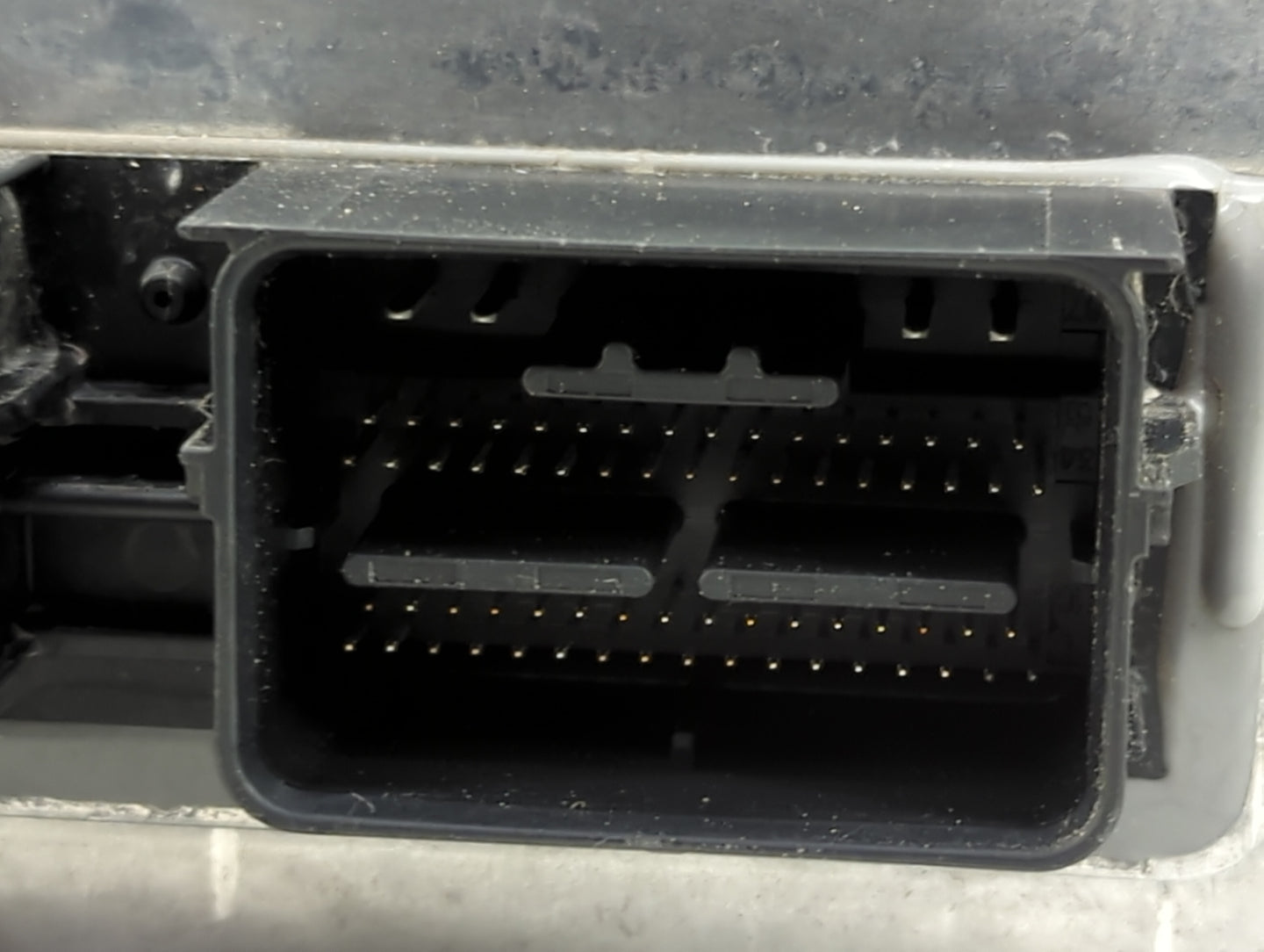 2007 Ford Mustang PCM Engine Control Computer ECU ECM PCU OEM P/N:UKQ-R3707 7R3A-12A650-ANA Fits OEM Used Auto Parts - Oemus