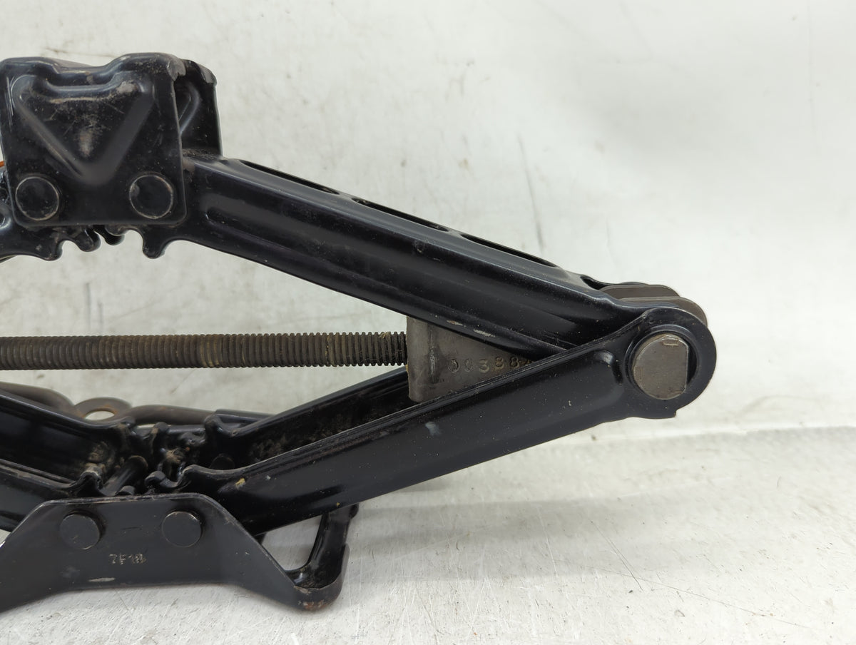 2007 Ford Mustang Spare Scissor Car Jack - Oemusedautoparts1.com