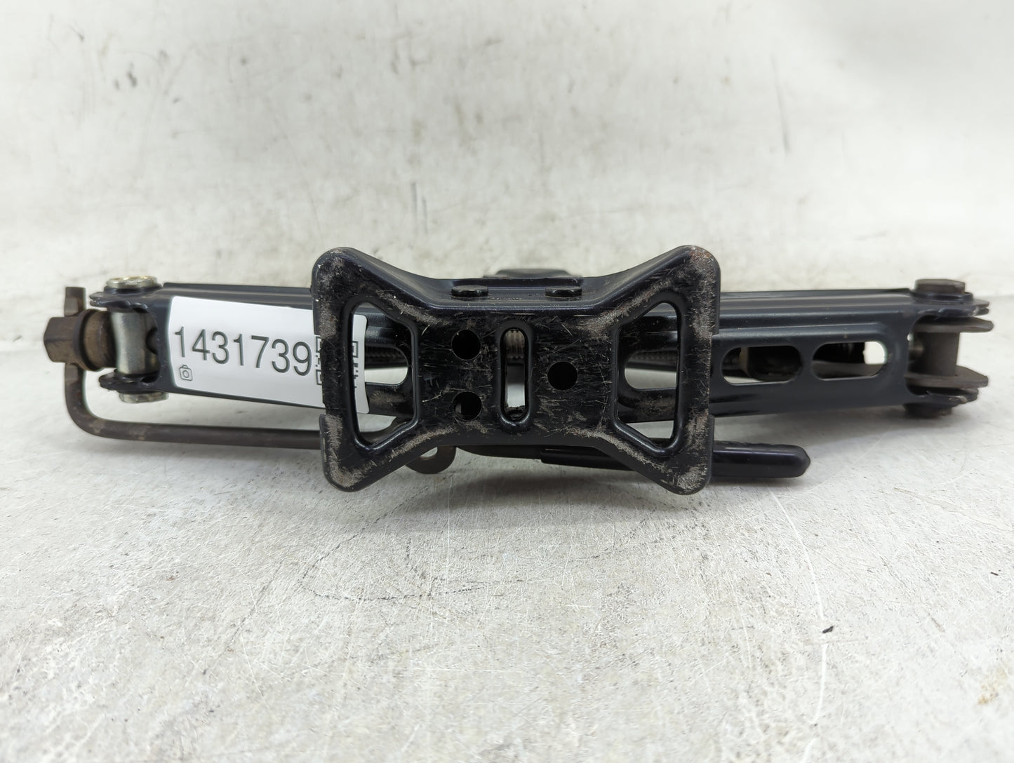 2007 Ford Mustang Spare Scissor Car Jack - Oemusedautoparts1.com