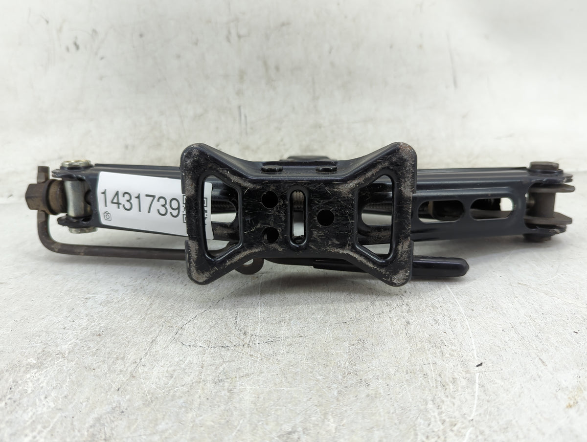 2007 Ford Mustang Spare Scissor Car Jack - Oemusedautoparts1.com