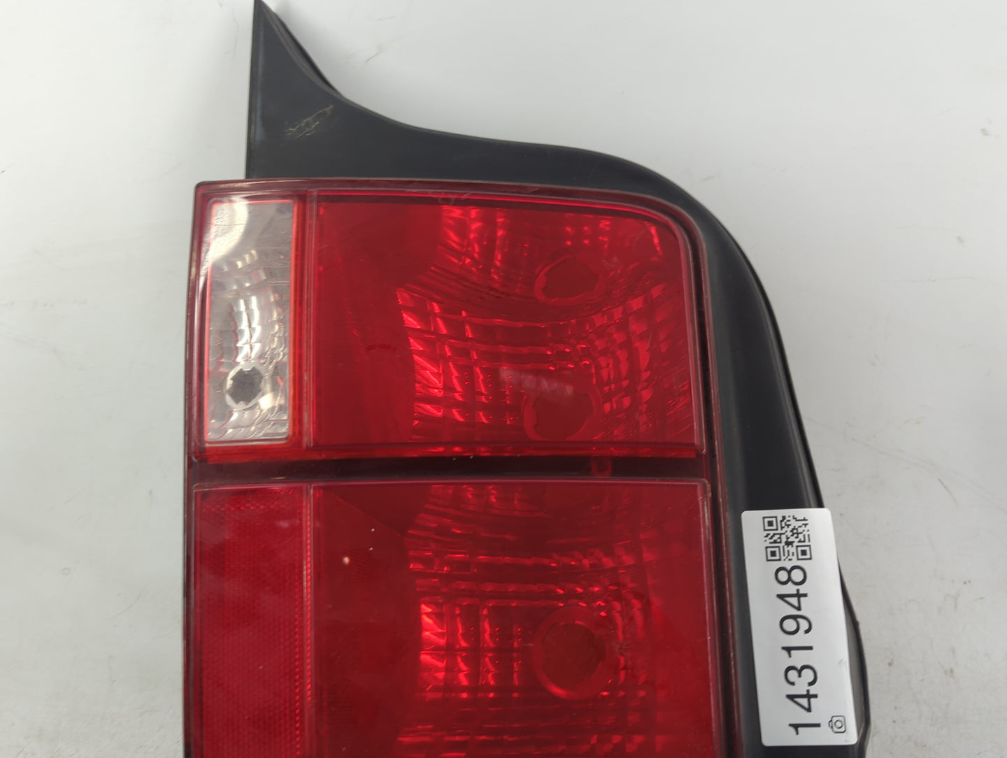 2005-2009 Ford Mustang Tail Light Assembly Passenger Right OEM P/N:6R33-13B504-AH Fits Fits 2005 2006 2007 2008 2009 OEM Use