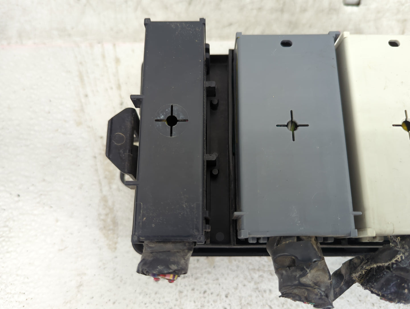 2007-2008 Ford Mustang Fusebox Fuse Box Panel Relay Module Fits Fits 2007 2008 OEM Used Auto Parts - Oemusedautoparts1.com