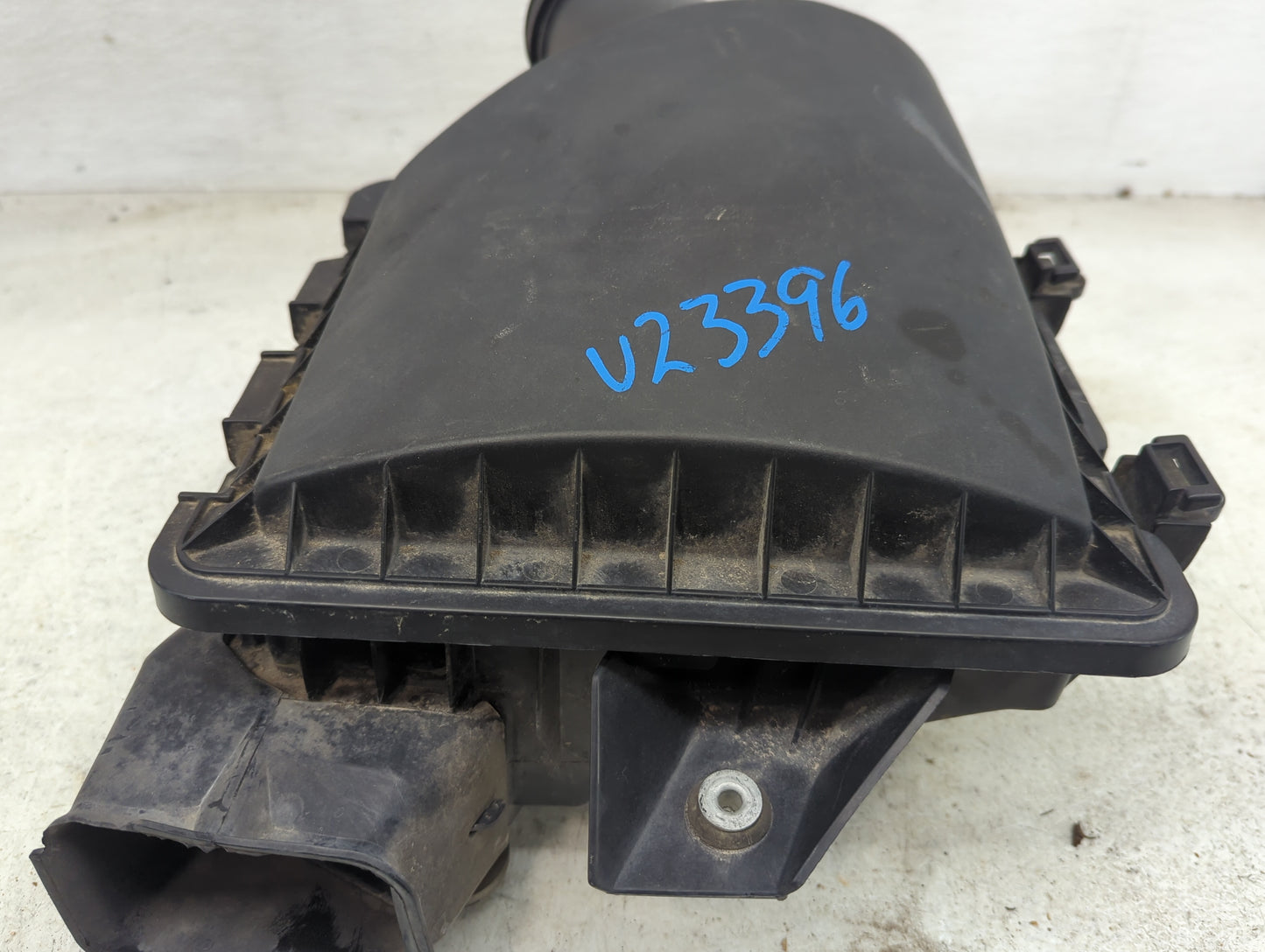 2005-2010 Ford Mustang Air Cleaner Intake-duct Hose Tube - Oemusedautoparts1.com