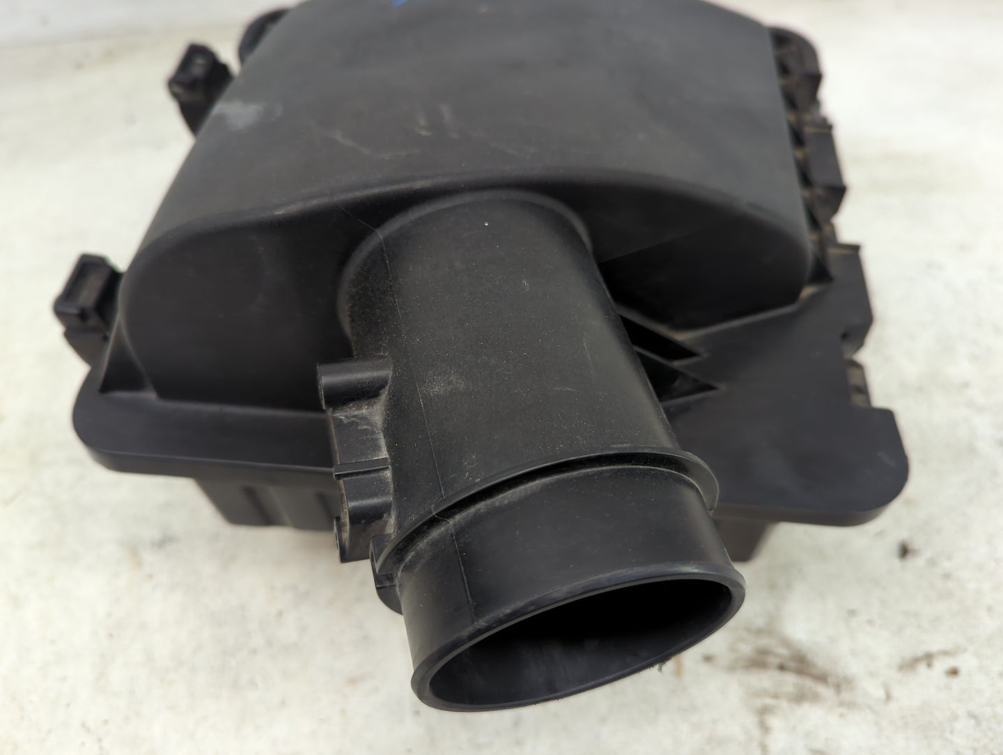 2005-2010 Ford Mustang Air Cleaner Intake-duct Hose Tube - Oemusedautoparts1.com