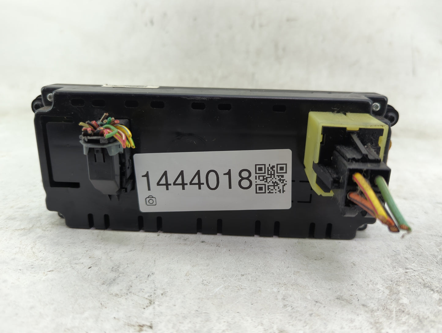2005-2009 Ford Mustang Climate Control Module Temperature AC/Heater Replacement P/N:8R33-19980-AA 8RAF02QB01 Fits OEM Used A