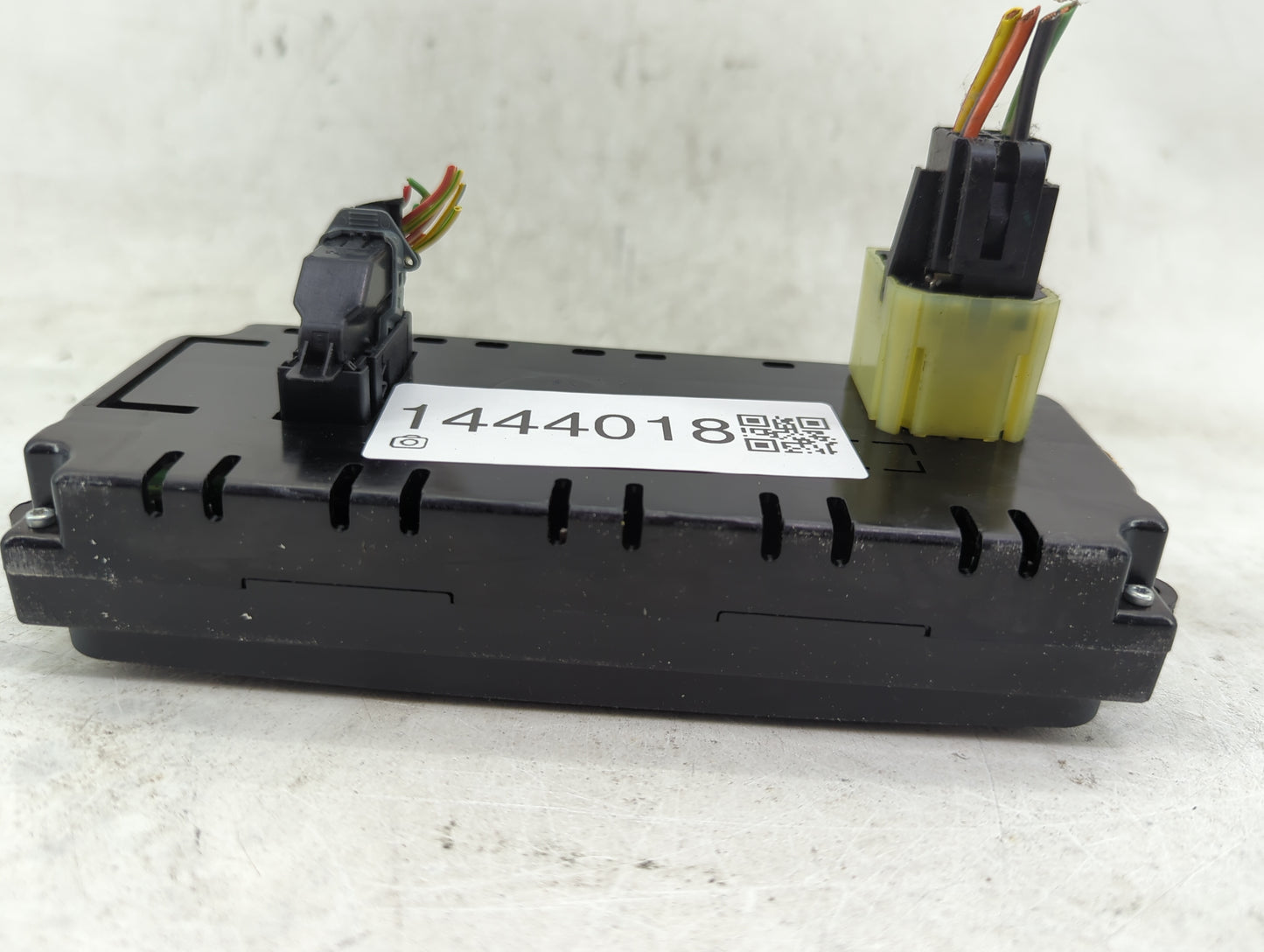 2005-2009 Ford Mustang Climate Control Module Temperature AC/Heater Replacement P/N:8R33-19980-AA 8RAF02QB01 Fits OEM Used A