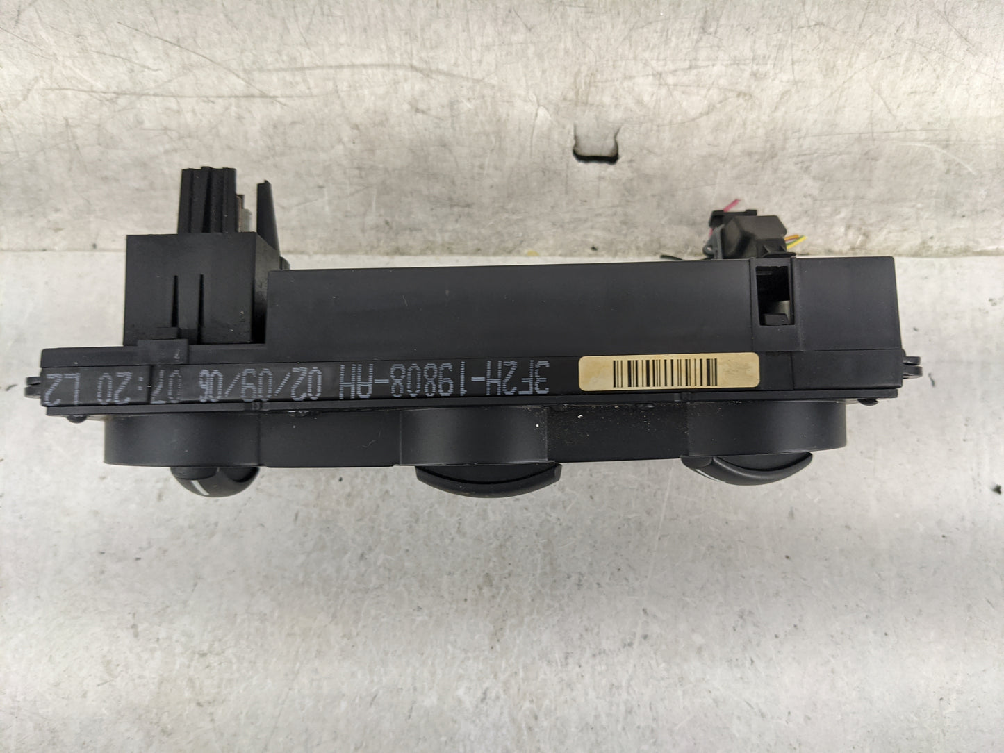 2005-2009 Ford Mustang Climate Control Module Temperature AC/Heater Replacement P/N:3F2H-19808-AH Fits OEM Used Auto Parts -
