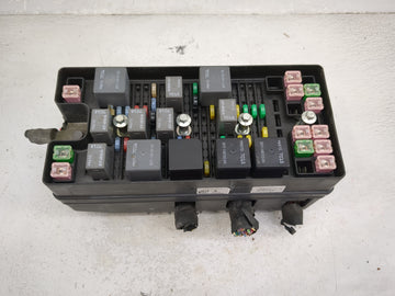 2007-2008 Ford Mustang Fusebox Fuse Box Panel Relay Module P/N:7R3T-14K001-BAA 13664032_01 Fits Fits 2007 2008 OEM Used Auto Parts