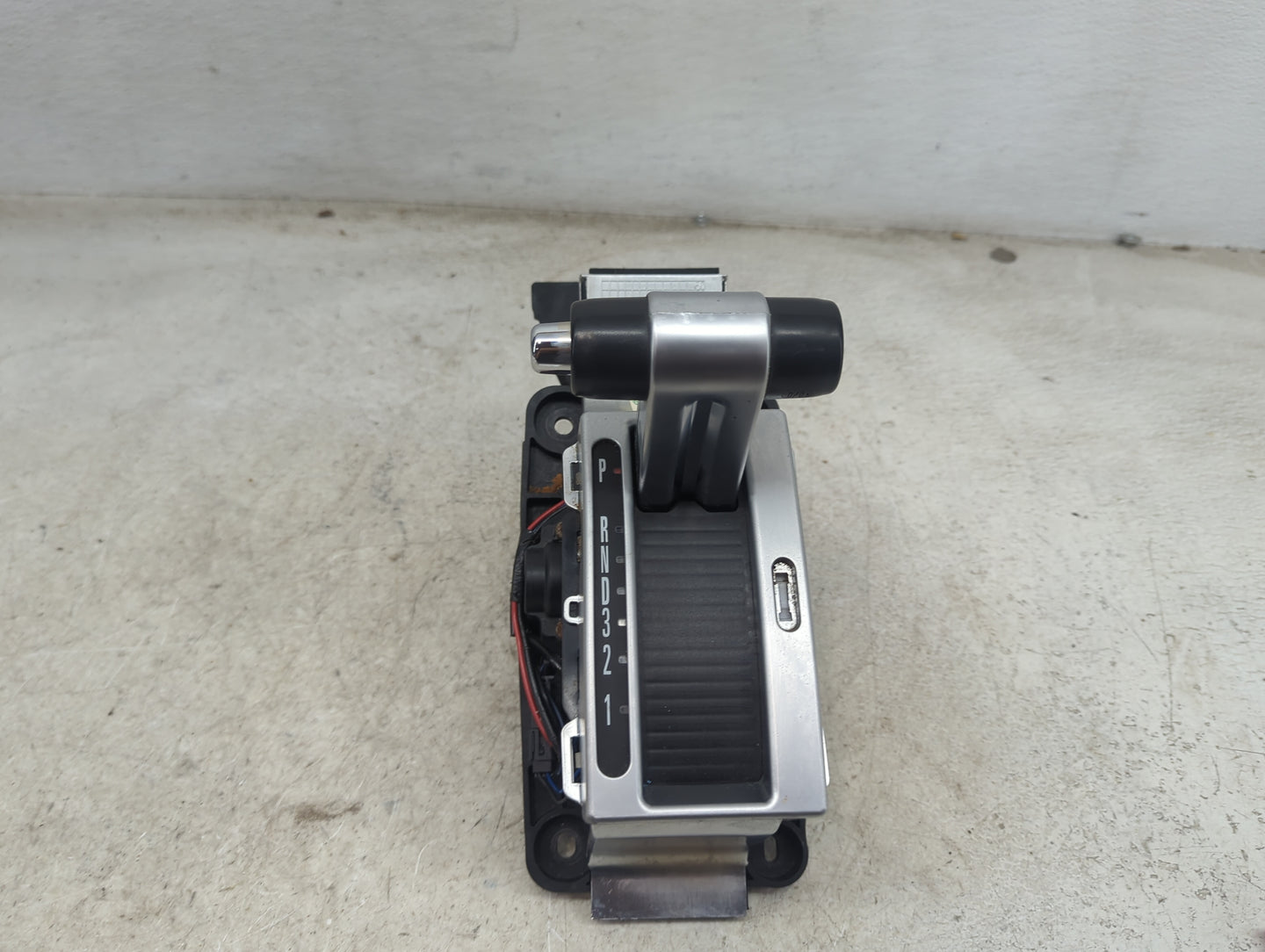 2007 Ford Mustang Floor Console Assembly Shifter - Oemusedautoparts1.com