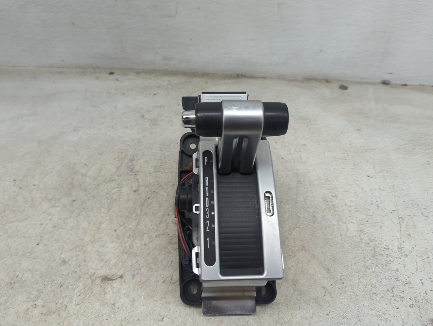2007 Ford Mustang Floor Console Assembly Shifter - Oemusedautoparts1.com