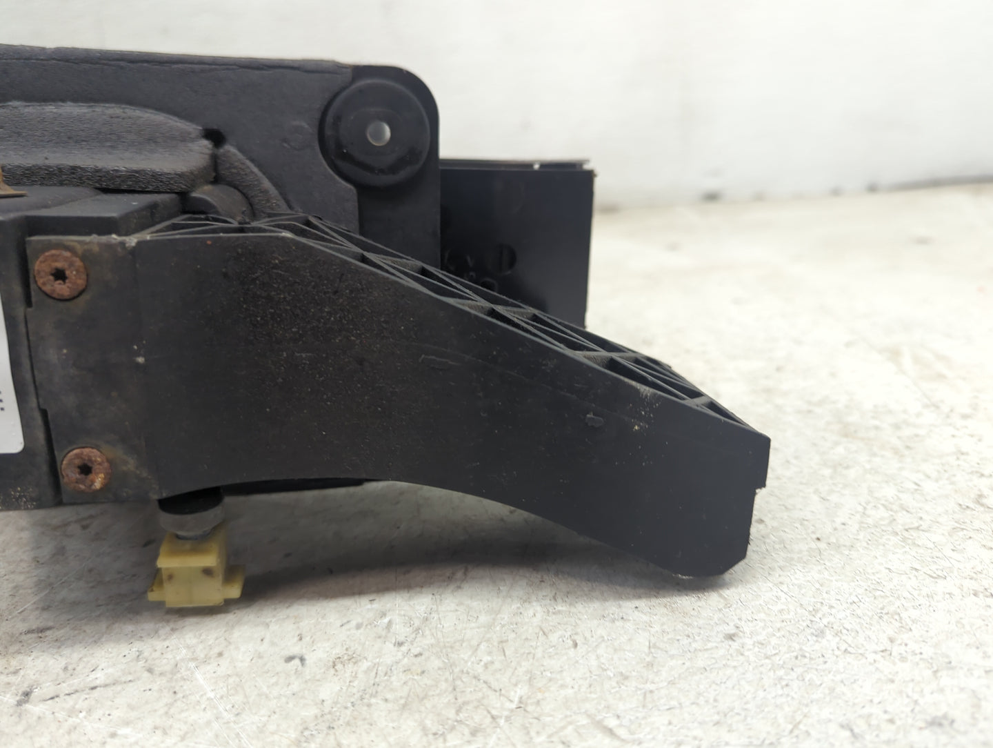 2007 Ford Mustang Floor Console Assembly Shifter - Oemusedautoparts1.com