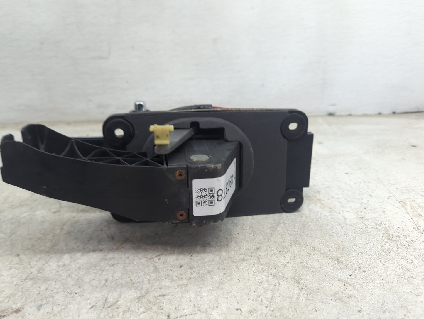 2007 Ford Mustang Floor Console Assembly Shifter - Oemusedautoparts1.com