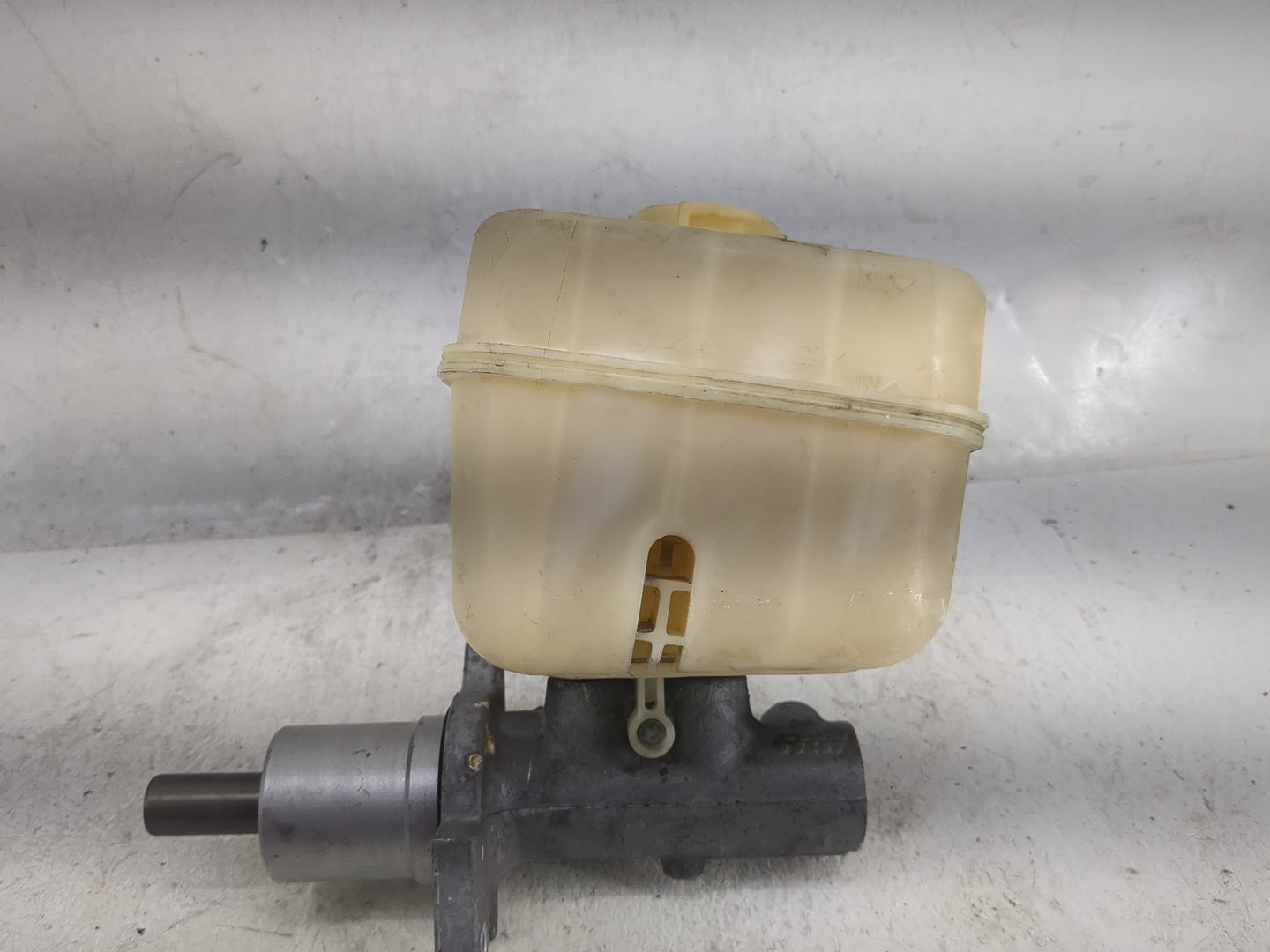 2005-2008 Ford Mustang Brake Master Cylinder - Oemusedautoparts1.com