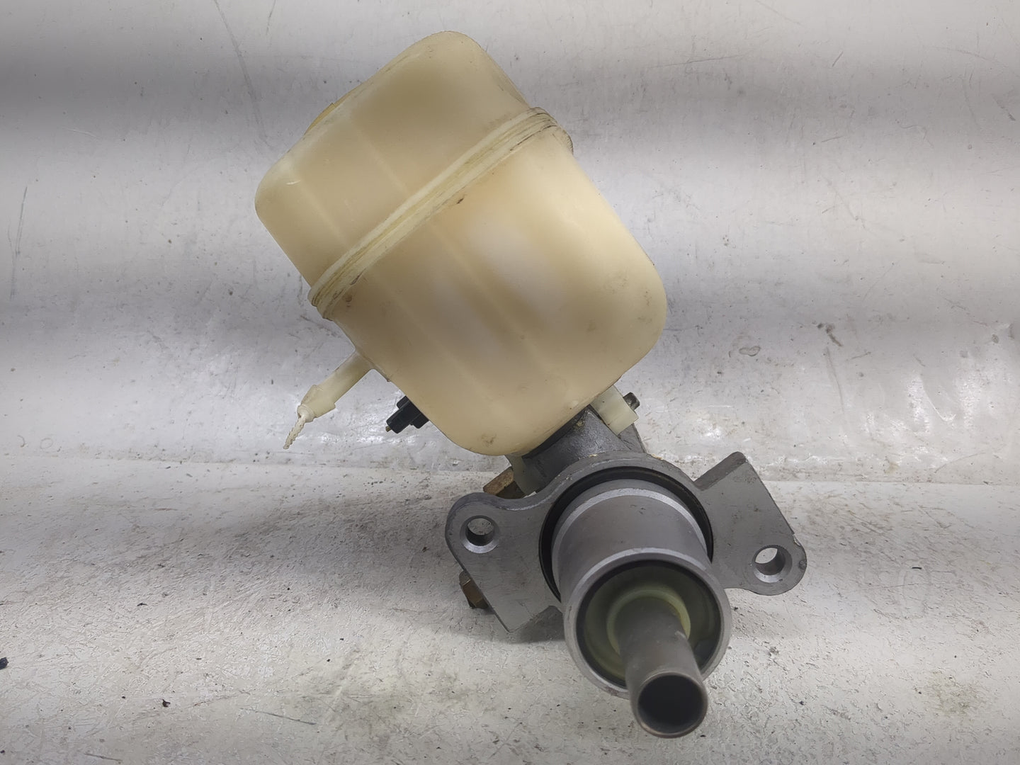 2005-2008 Ford Mustang Brake Master Cylinder - Oemusedautoparts1.com