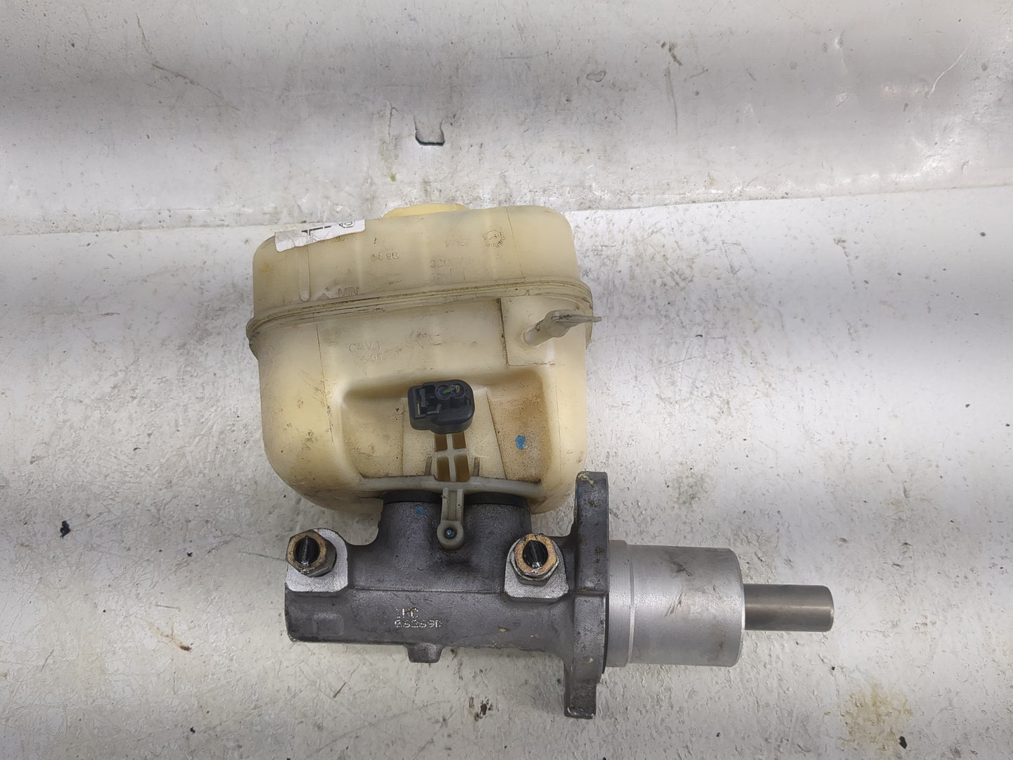 2005-2008 Ford Mustang Brake Master Cylinder - Oemusedautoparts1.com