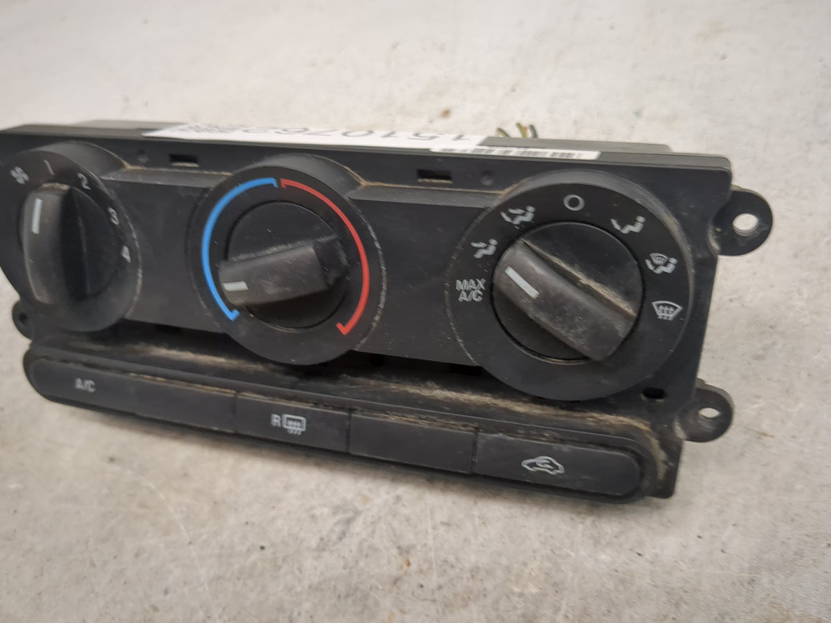 2007 Ford Mustang Climate Control Module Temperature AC/Heater Replacement P/N:7R33-19980-AD Fits OEM Used Auto Parts - Oemu