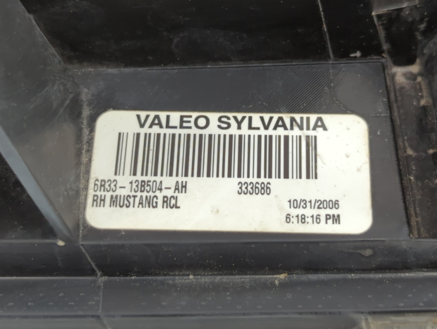 2005-2009 Ford Mustang Tail Light Assembly Passenger Right OEM P/N:8R33-13B504-AB 8R33-13B504-AA Fits OEM Used Auto Parts - 