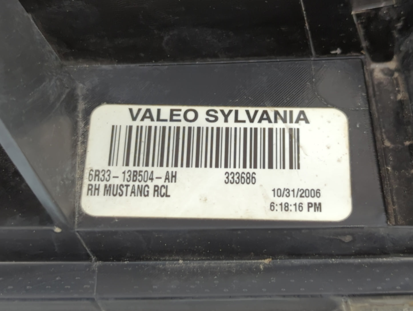 2005-2009 Ford Mustang Tail Light Assembly Passenger Right OEM P/N:8R33-13B504-AB 8R33-13B504-AA Fits OEM Used Auto Parts - 