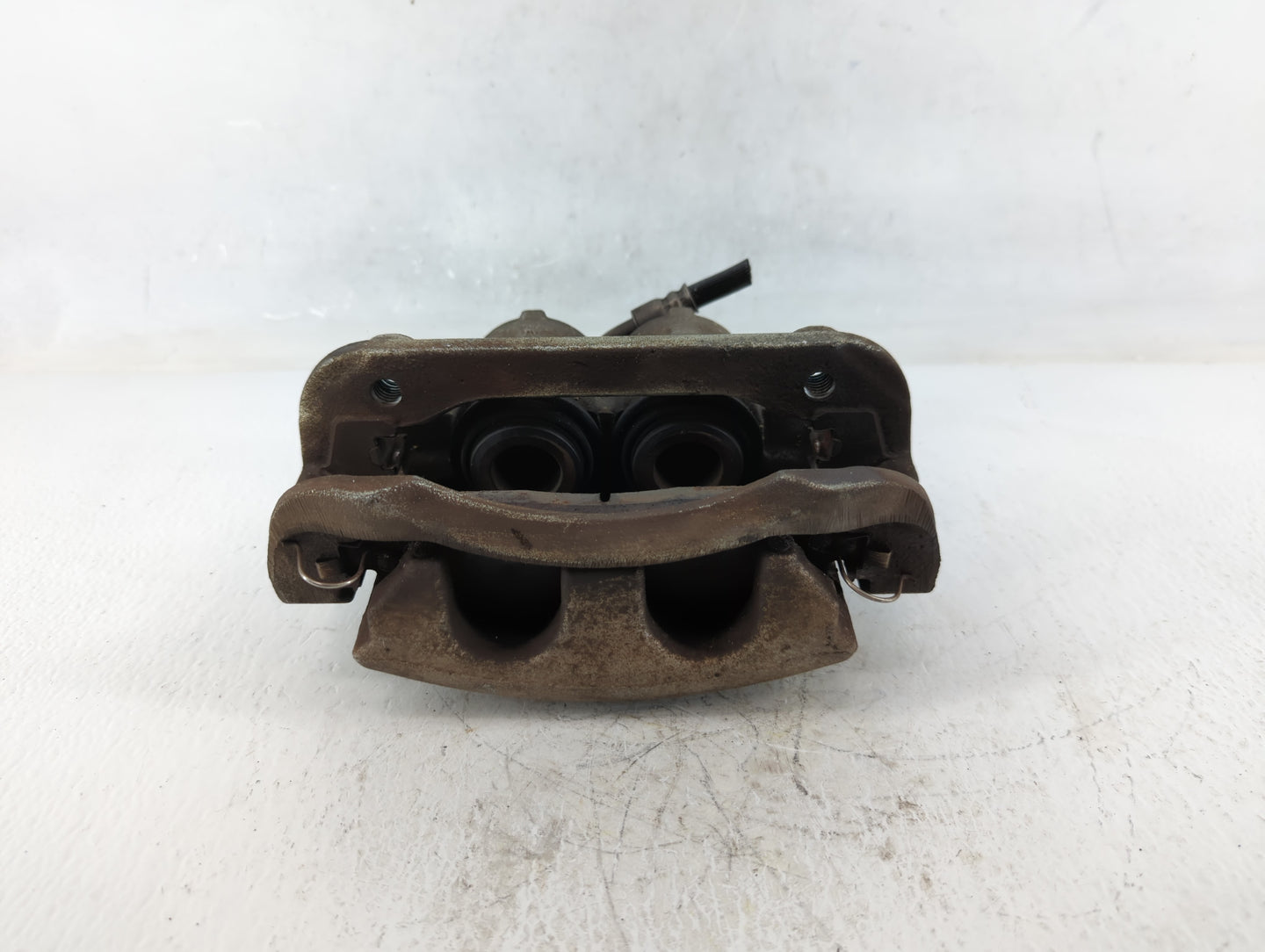 2005-2010 Ford Mustang Front Driver Left Brake Caliper 648979 - Oemusedautoparts1.com