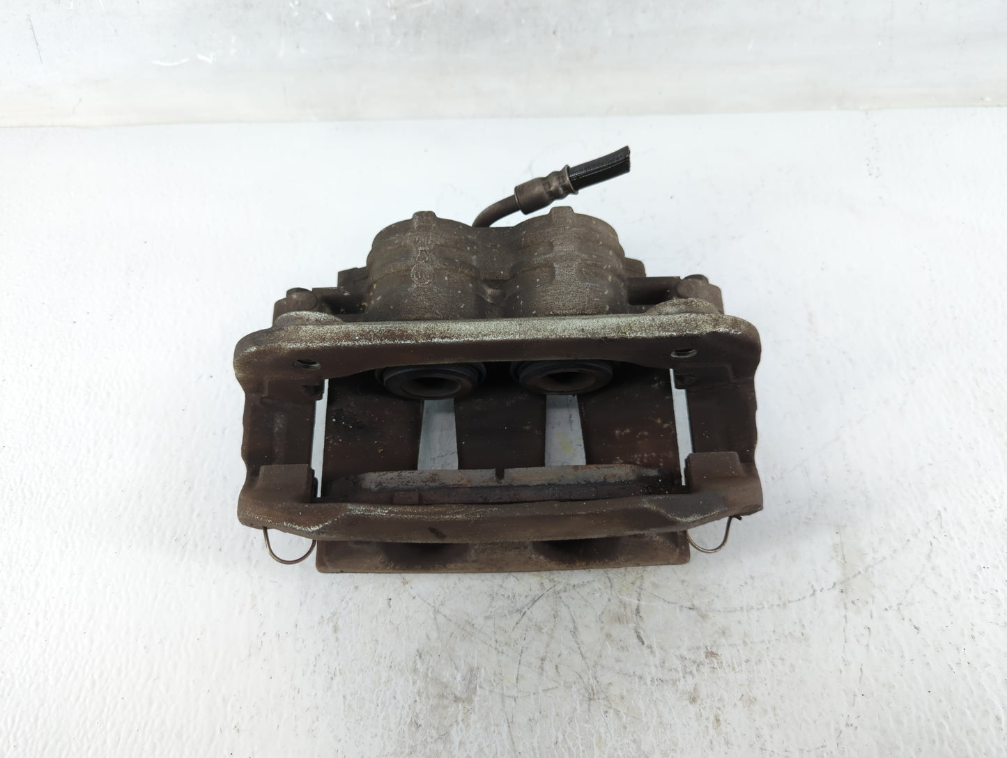 2005-2010 Ford Mustang Front Driver Left Brake Caliper 648979 - Oemusedautoparts1.com