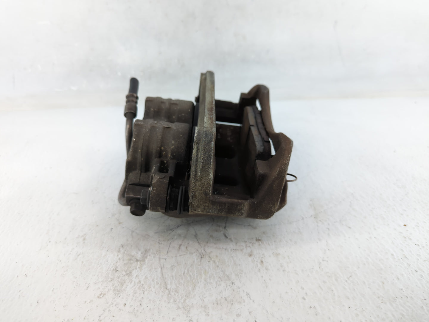 2005-2010 Ford Mustang Front Driver Left Brake Caliper 648979 - Oemusedautoparts1.com