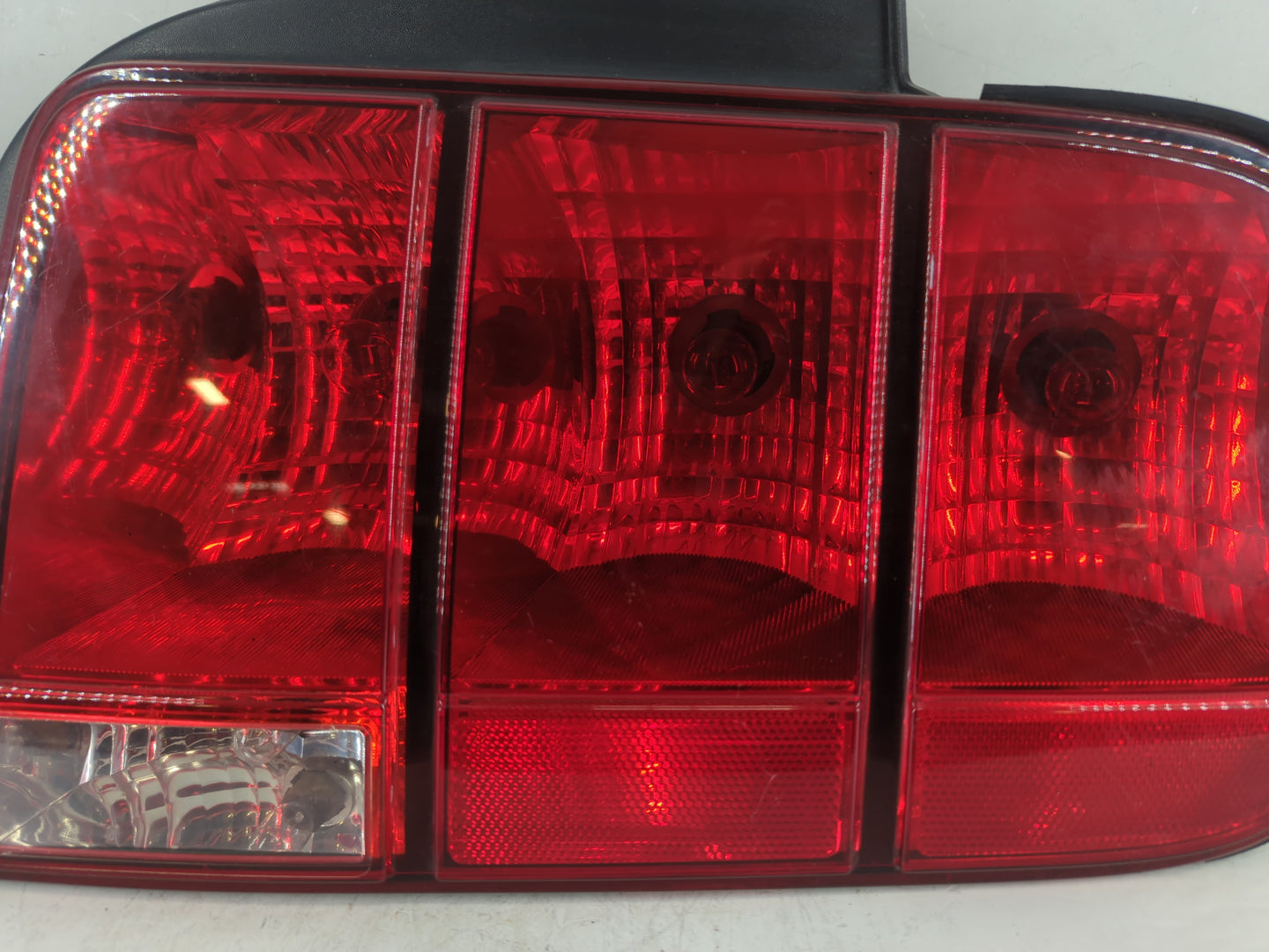 2005-2009 Ford Mustang Tail Light Assembly Passenger Right OEM P/N:6R33-13B504-AH Fits Fits 2005 2006 2007 2008 2009 OEM Use
