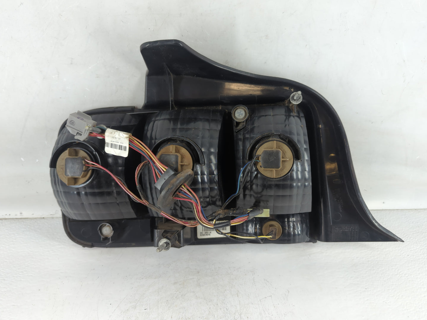 2005-2009 Ford Mustang Tail Light Assembly Passenger Right OEM P/N:6R33-13B504-AH Fits Fits 2005 2006 2007 2008 2009 OEM Use
