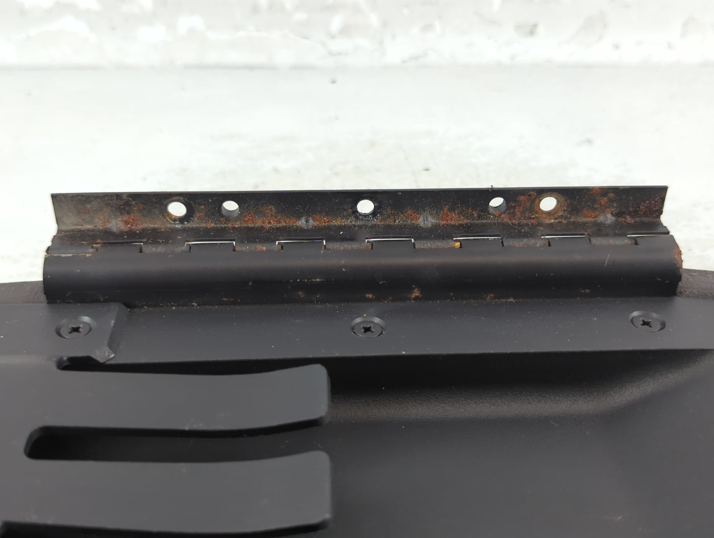 2001-2002 Ford Mustang Center Console Armrest Cover Lid Fits Fits 2001 2002 OEM Used Auto Parts - Oemusedautoparts1.com
