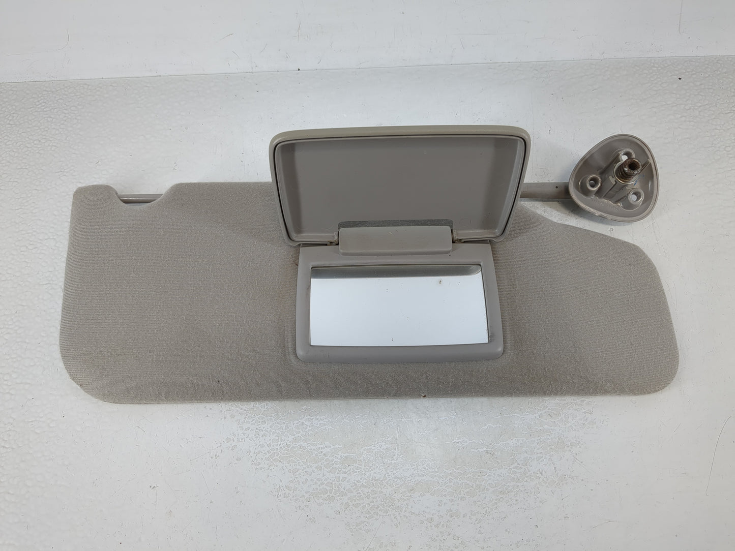 2004-2007 Ford Taurus Sun Visor Shade Replacement Passenger Right Mirror Fits Fits 2004 2005 2006 2007 OEM Used Auto Parts -