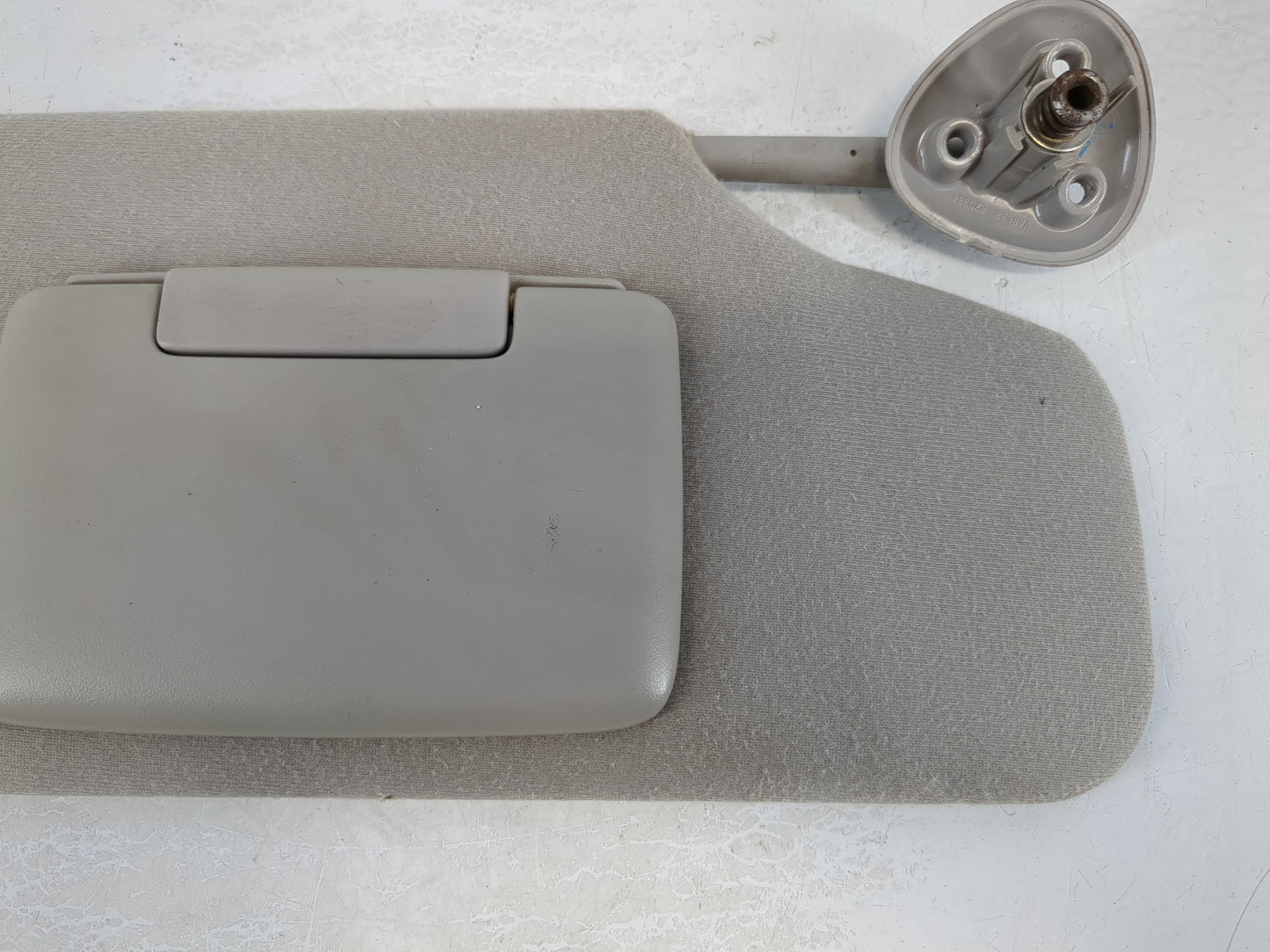 2004-2007 Ford Taurus Sun Visor Shade Replacement Passenger Right Mirror Fits Fits 2004 2005 2006 2007 OEM Used Auto Parts -