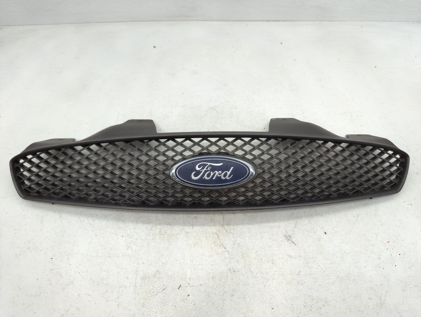 2004-2007 Ford Taurus Front Grille Bumper Not Included - Oemusedautoparts1.com