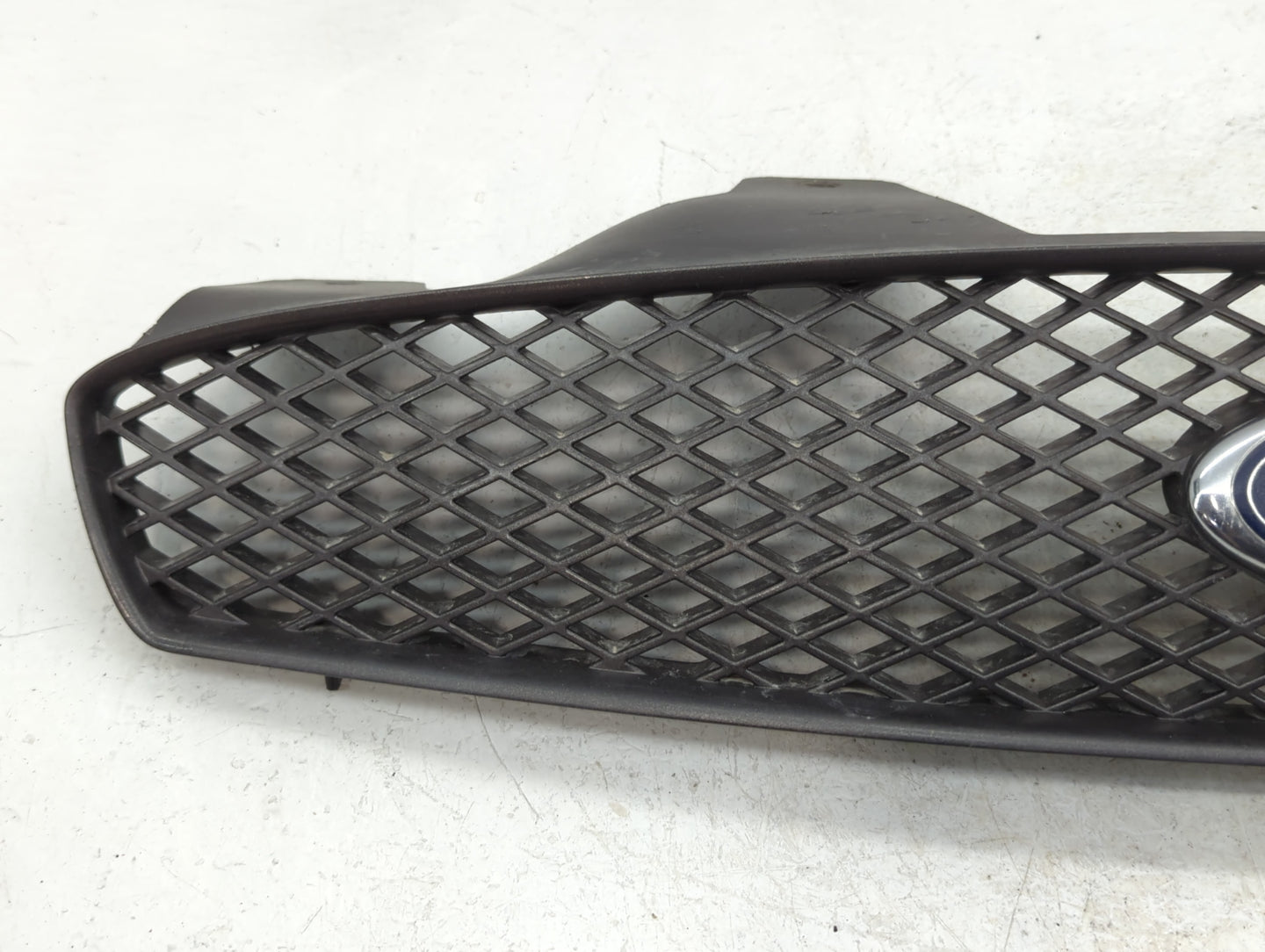 2004-2007 Ford Taurus Front Grille Bumper Not Included - Oemusedautoparts1.com