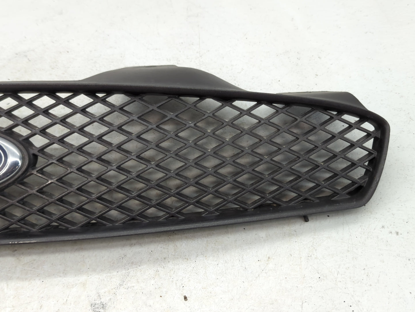 2004-2007 Ford Taurus Front Grille Bumper Not Included - Oemusedautoparts1.com