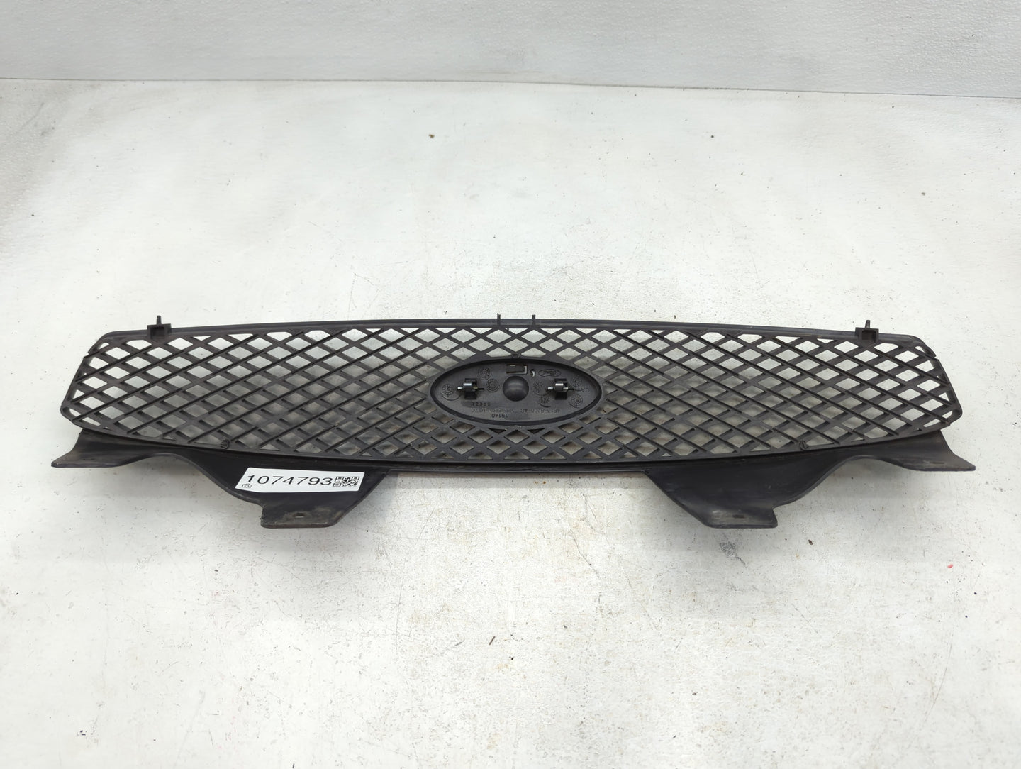2004-2007 Ford Taurus Front Grille Bumper Not Included - Oemusedautoparts1.com
